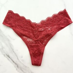 NWOT SOMA EMBRACEABLE ENCHANTING ALL-OVER LACE THONG PANTY IN PAINT THE TOWN RED